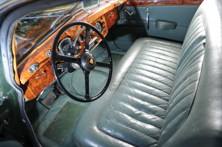  Jaguar Mk VIII Saloon 1958 года  (фото 8 из 10)